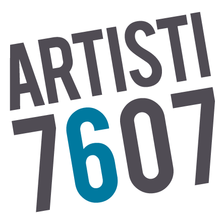 Logo di Artisti 7607 che aderisce alle Linee Guida e Protocolli per l’Intimacy Coordination (LGP)